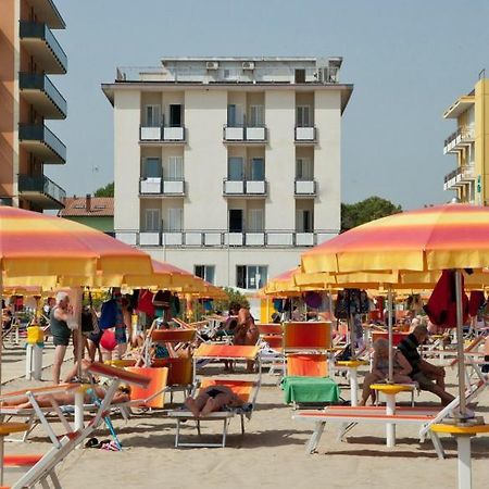 Hotel Cosmopolita Римини Екстериор снимка