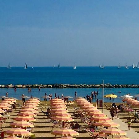 Hotel Cosmopolita Римини Екстериор снимка