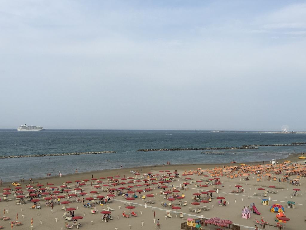 Hotel Cosmopolita Римини Екстериор снимка