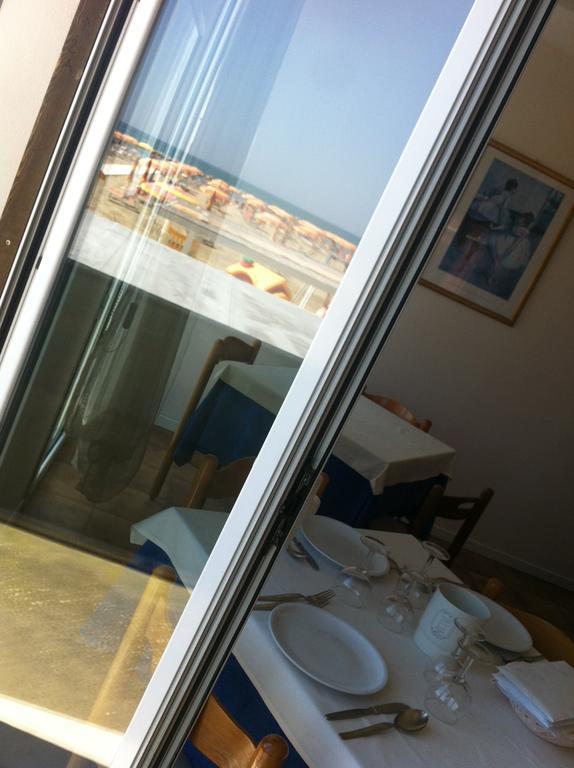 Hotel Cosmopolita Римини Екстериор снимка